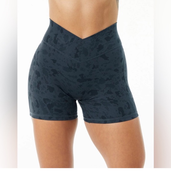 Alphalete pebble surface power set 
Top is small / bottoms are medium! - Picture 1 of 5
